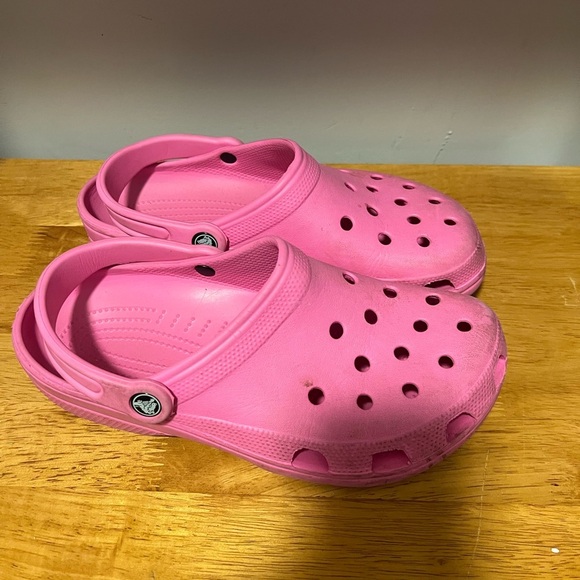 Crocs Class in Pink Women’s 9 Bubblegum pink classic clog - Picture 5 of 8